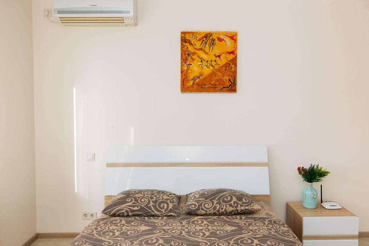 Luxury studio apart-hotel in Centre 2 room Soemy Buitenkant foto