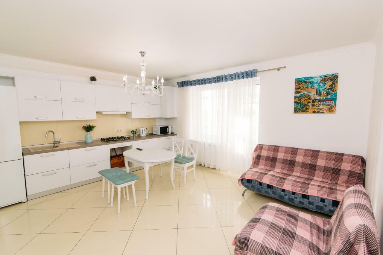 Luxury studio apart-hotel in Centre 2 room Soemy Buitenkant foto