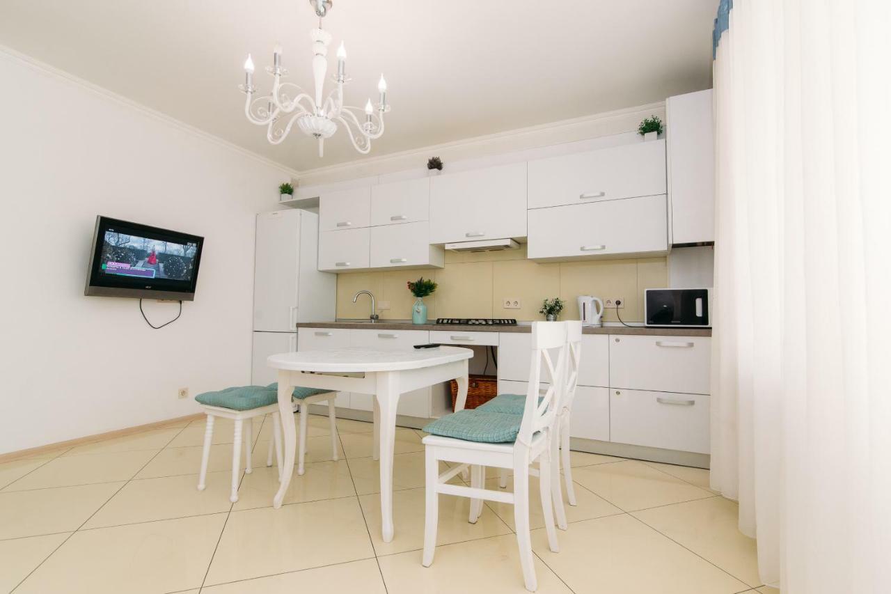 Luxury studio apart-hotel in Centre 2 room Soemy Buitenkant foto
