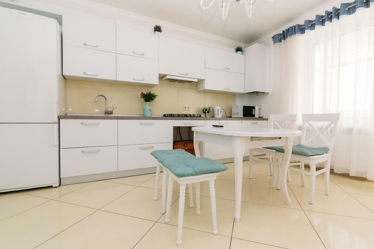 Luxury studio apart-hotel in Centre 2 room Soemy Buitenkant foto