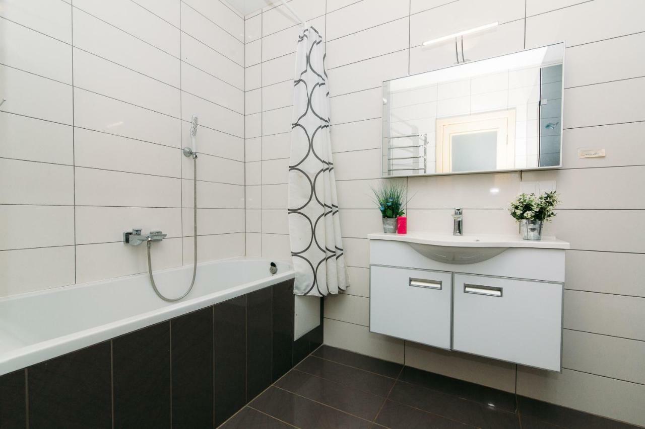 Luxury studio apart-hotel in Centre 2 room Soemy Buitenkant foto