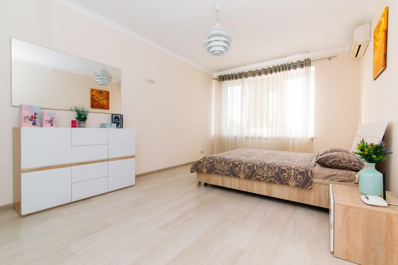 Luxury studio apart-hotel in Centre 2 room Soemy Buitenkant foto