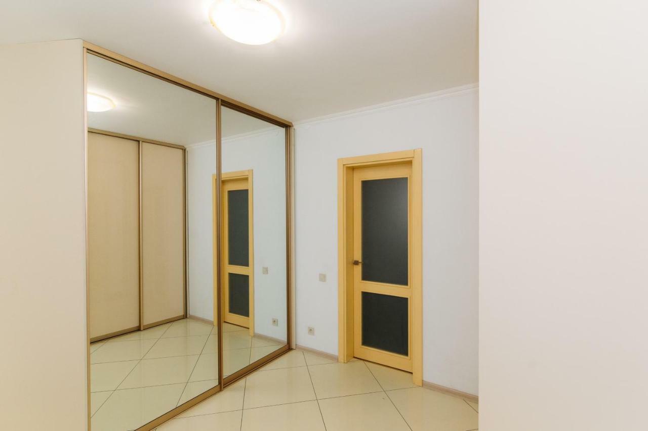 Luxury studio apart-hotel in Centre 2 room Soemy Buitenkant foto