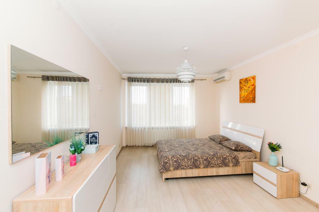 Luxury studio apart-hotel in Centre 2 room Soemy Buitenkant foto