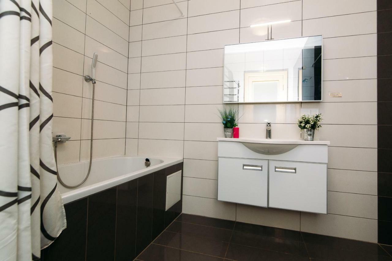 Luxury studio apart-hotel in Centre 2 room Soemy Buitenkant foto