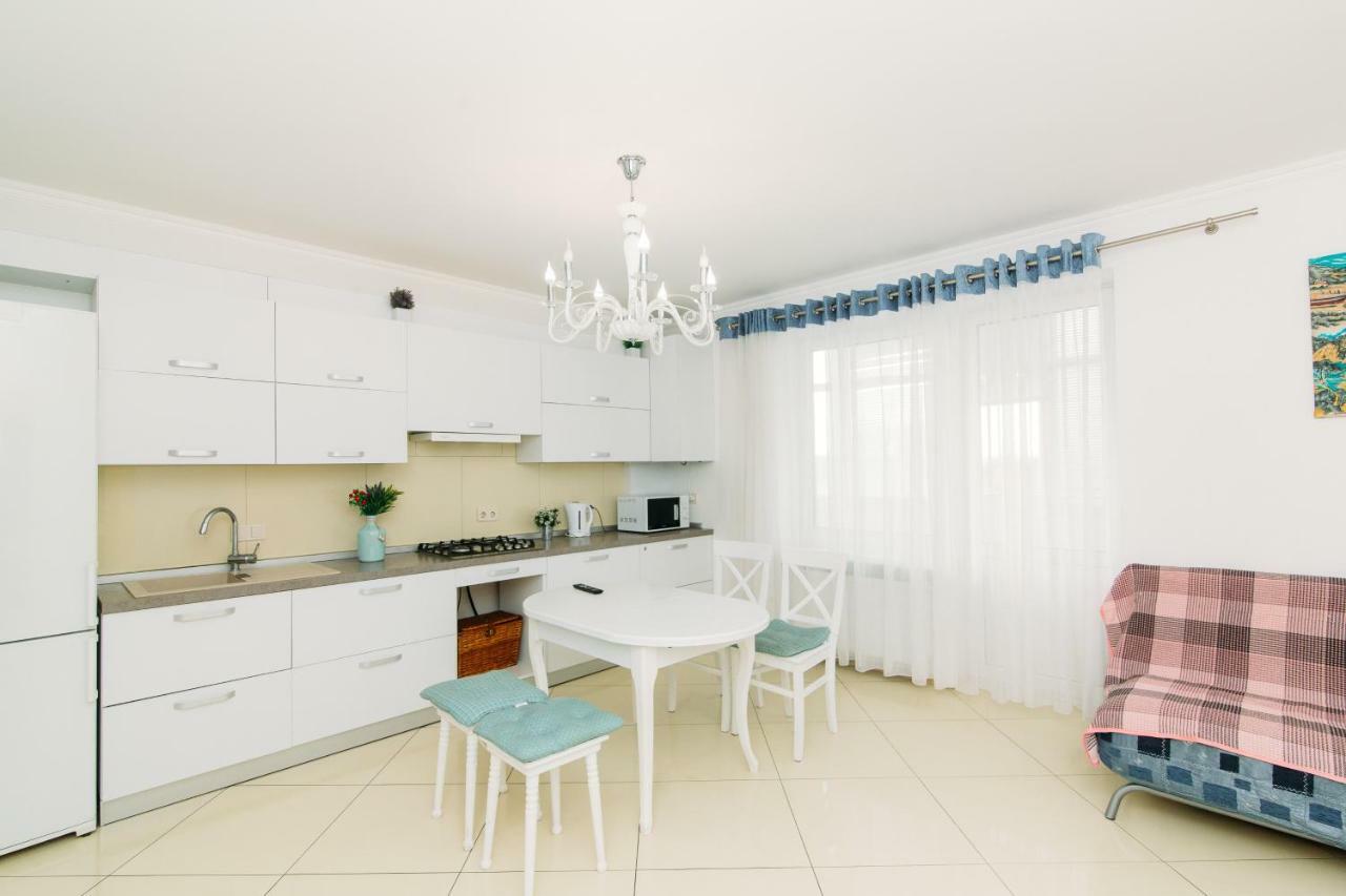 Luxury studio apart-hotel in Centre 2 room Soemy Buitenkant foto