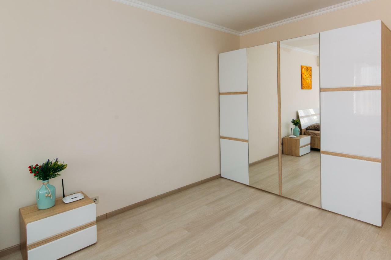 Luxury studio apart-hotel in Centre 2 room Soemy Buitenkant foto